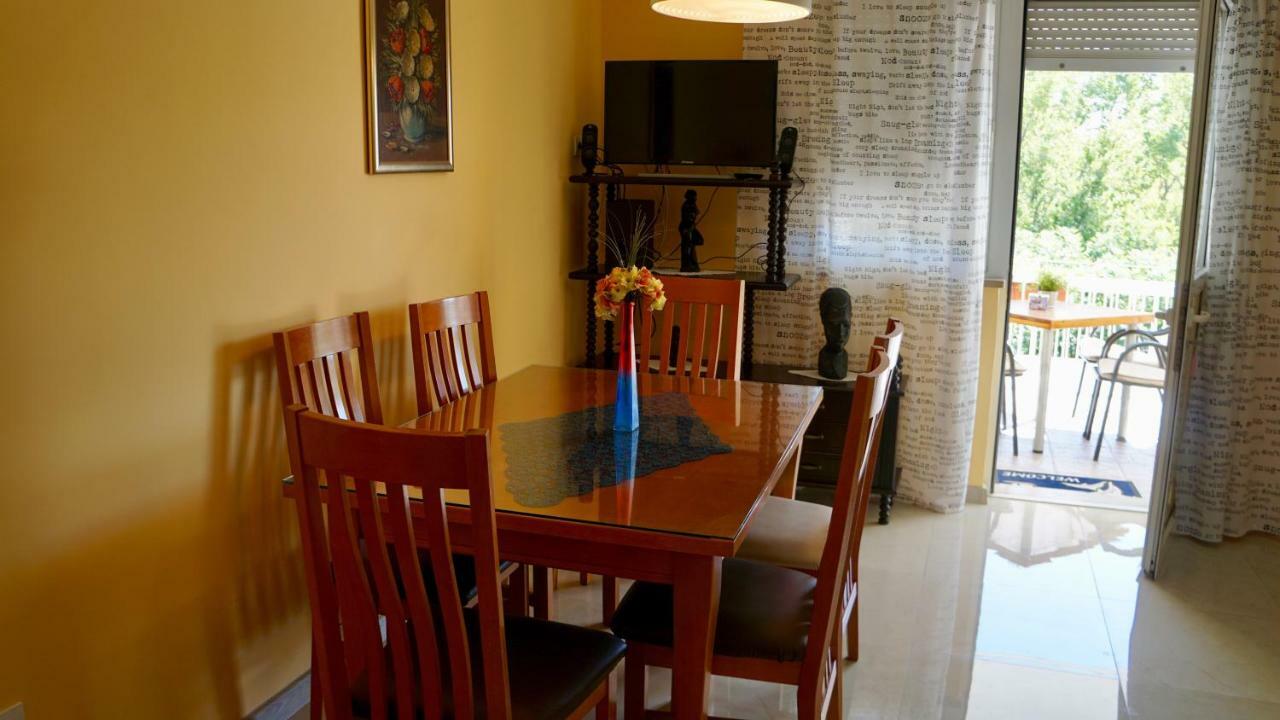 Apartments Niksa Kastelan Omiš Dış mekan fotoğraf